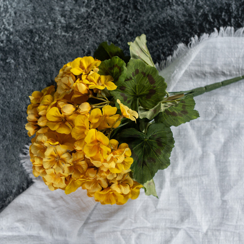 14.5" YELLOW GERANIUM BUSH