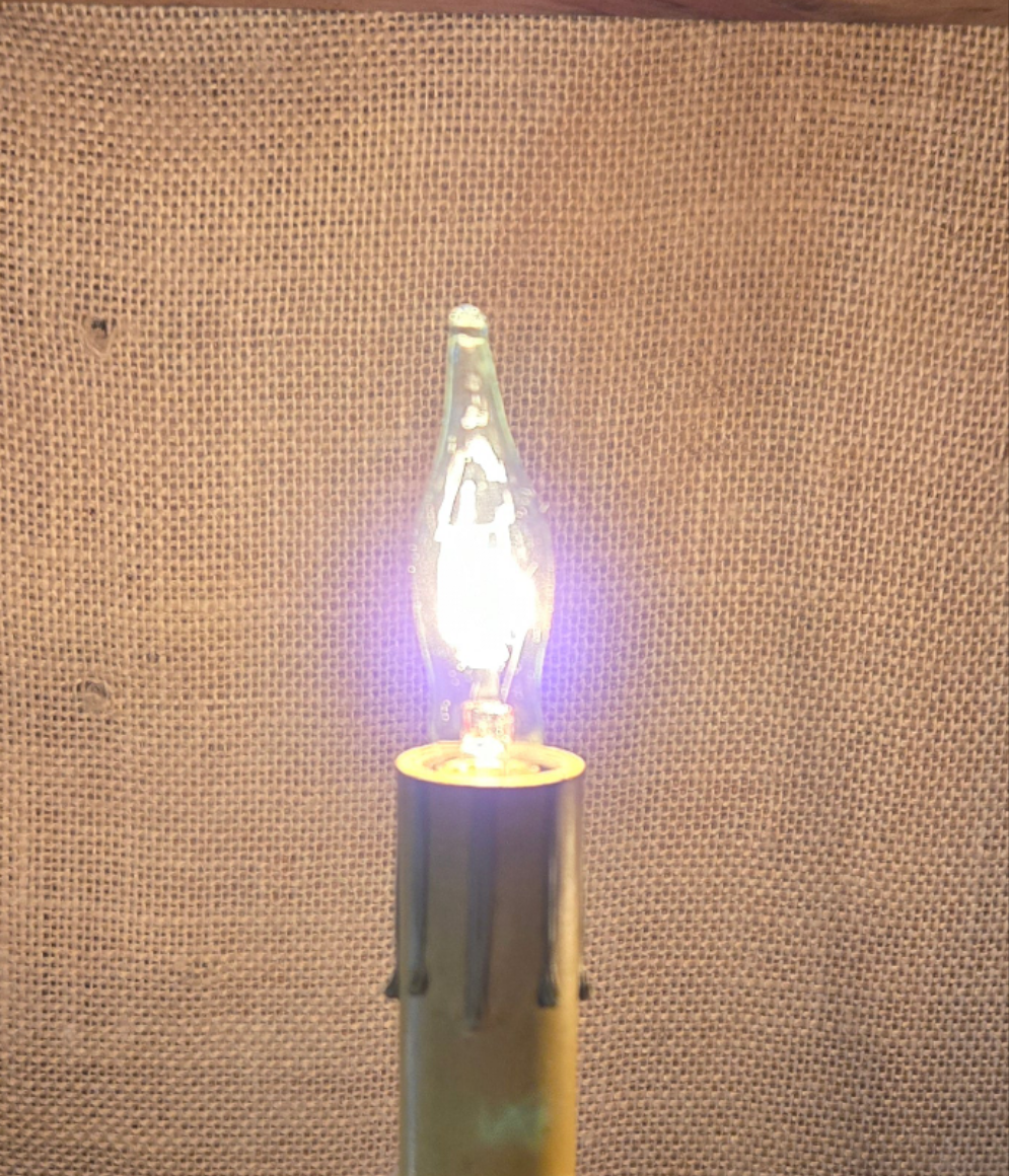 7-1/2 Watt Flame Tip Candelabra Light Bulb