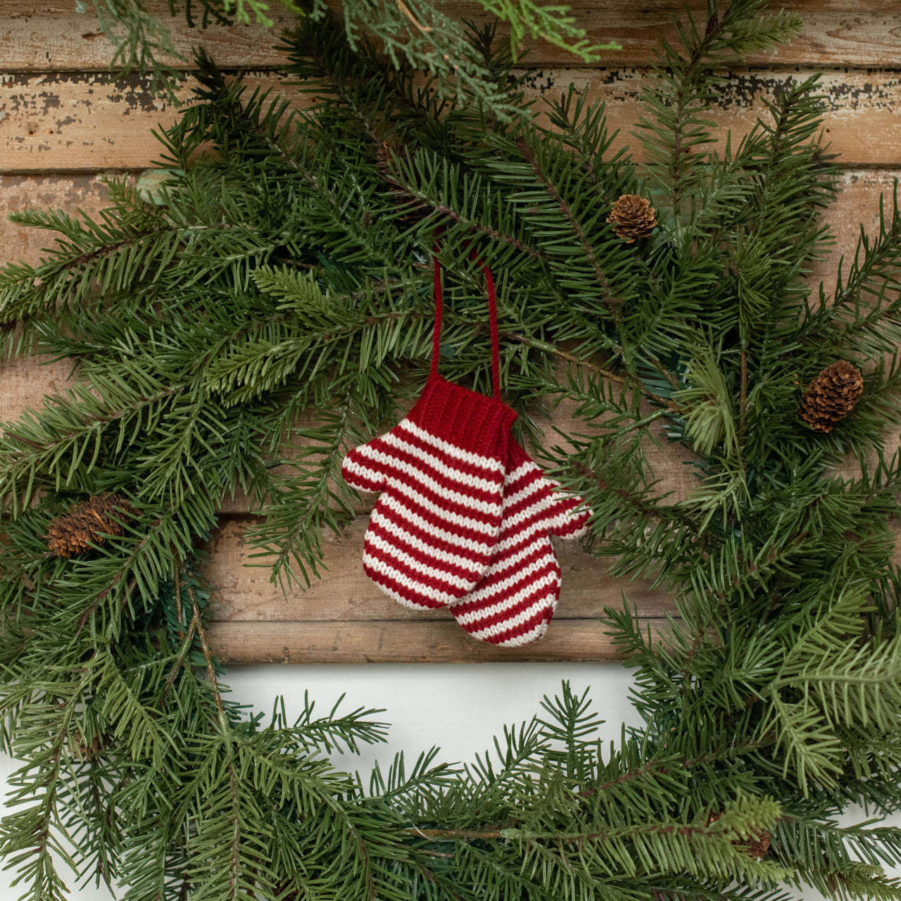 4" RED & WHITE MITTEN CHRISTMAS ORNAMENT