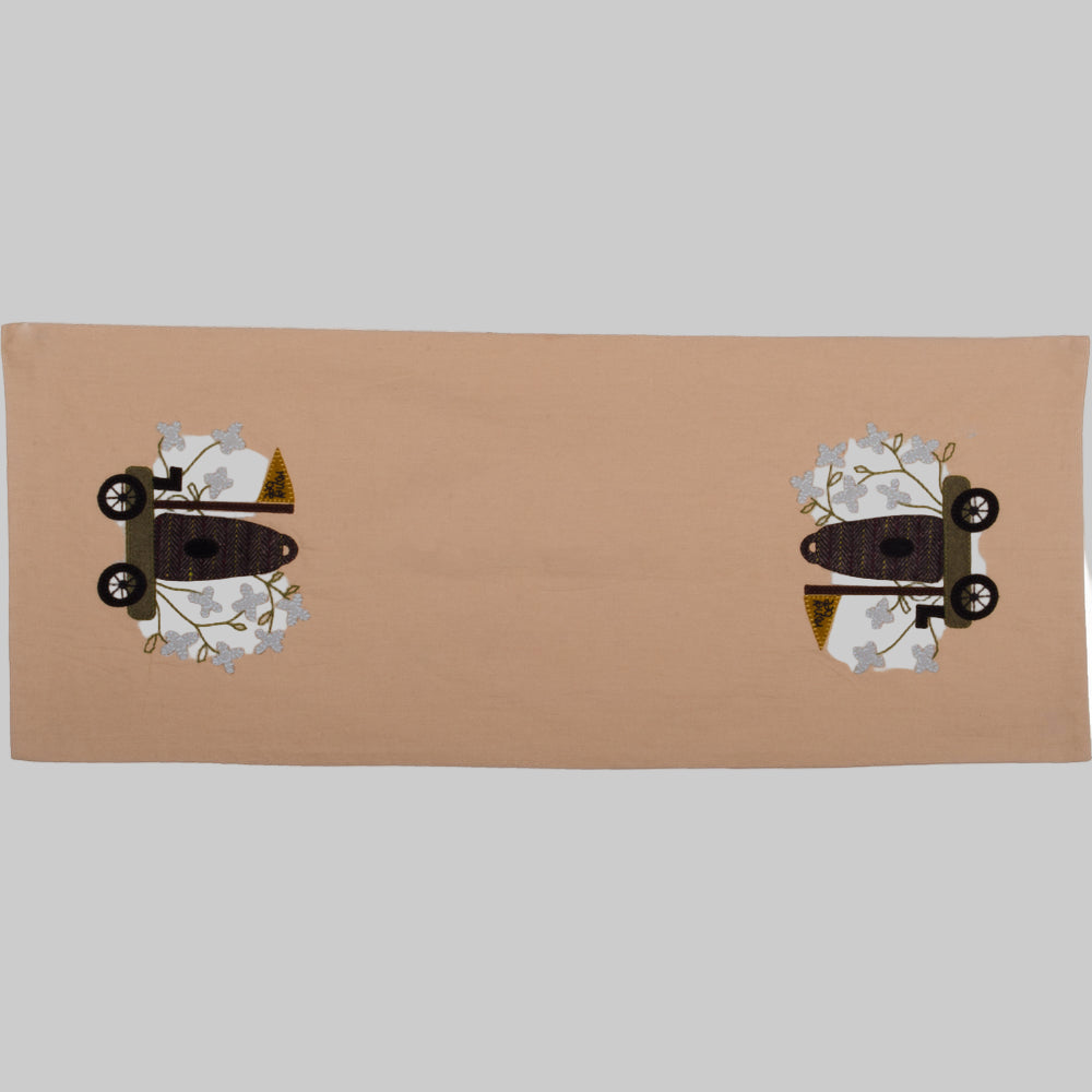 Table runner with beeskeps on wagon