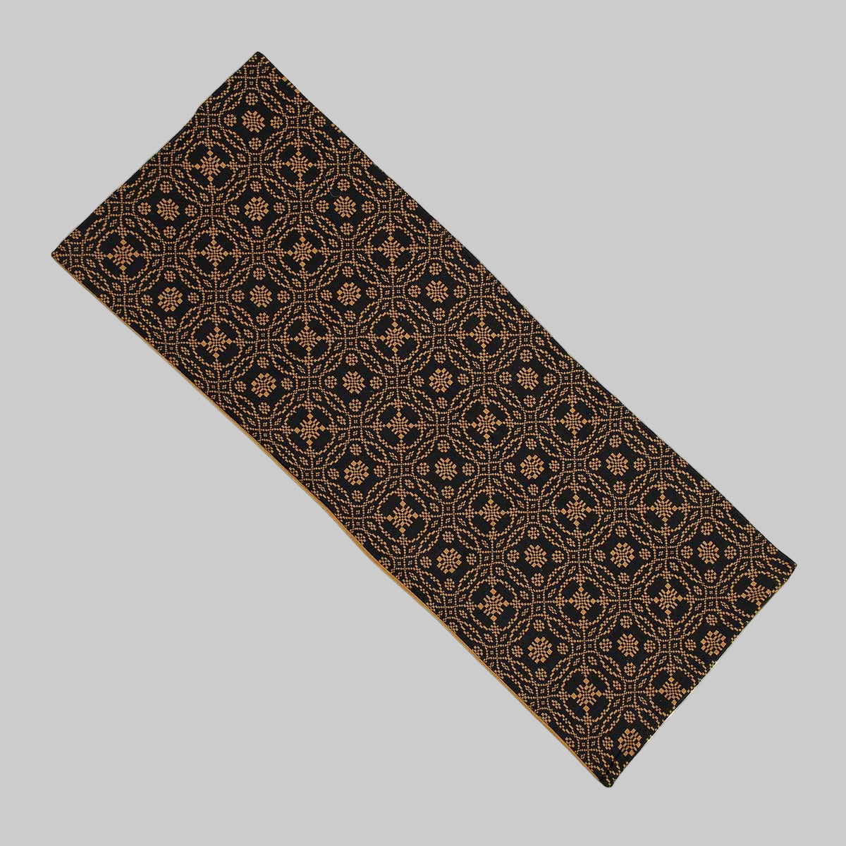 Lover's Knot Jacquard Table Runner