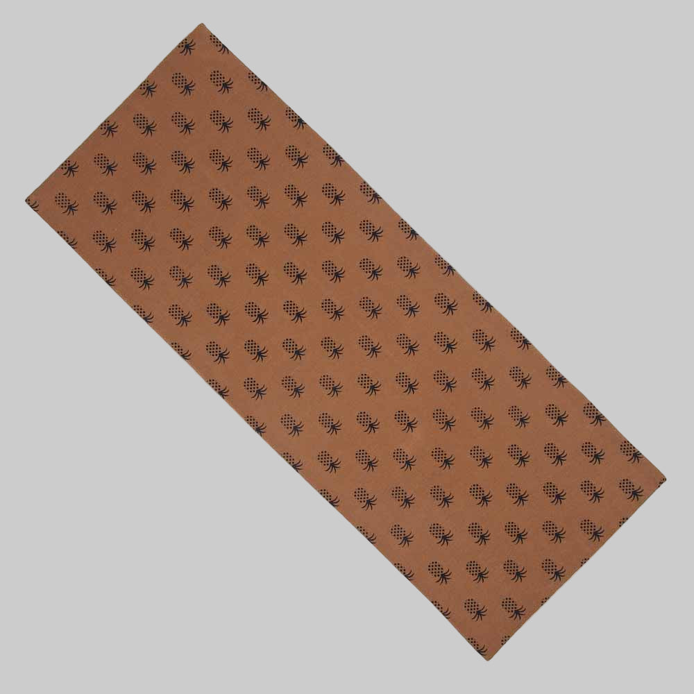 Table runner with black pineapples