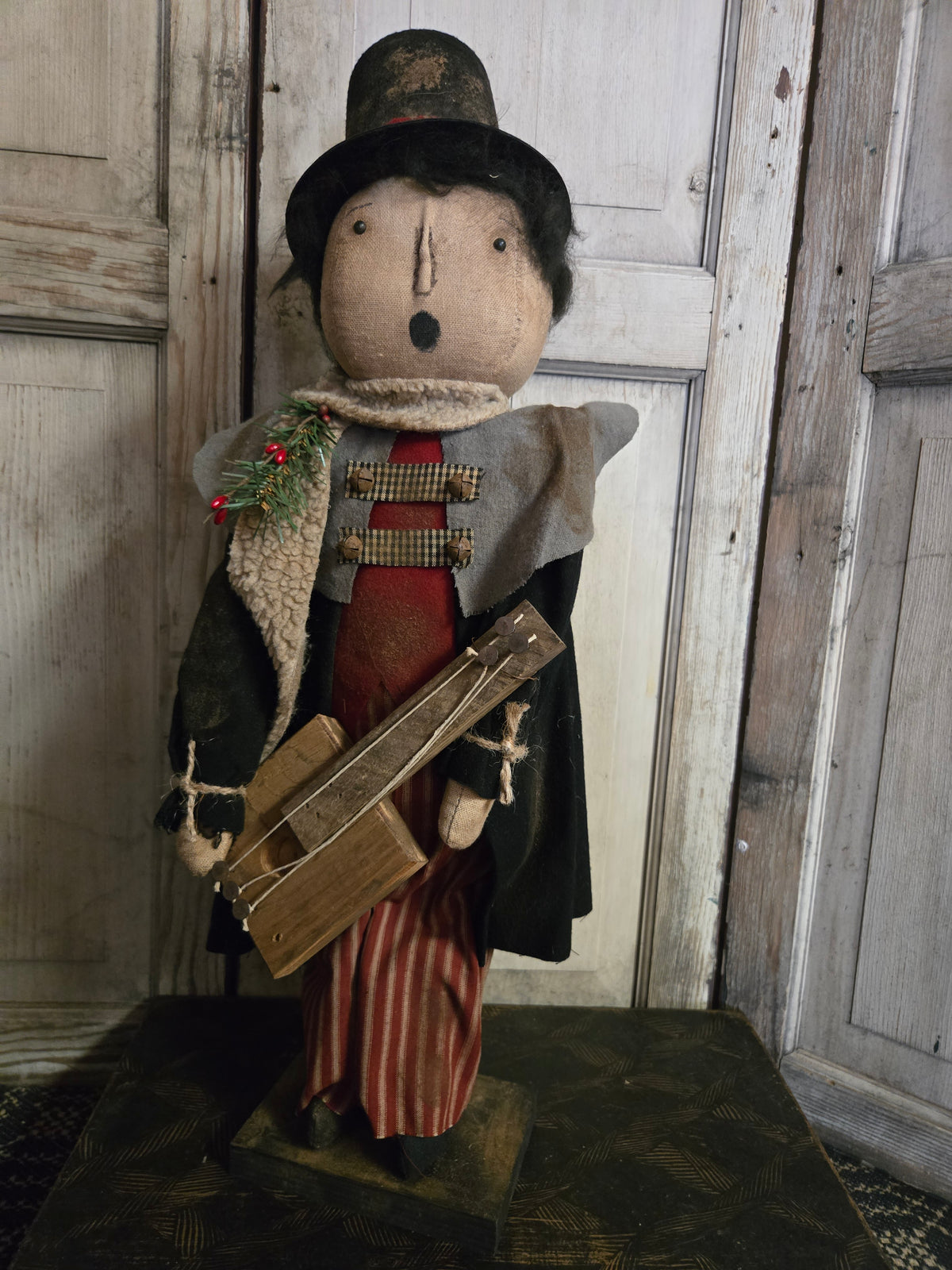 Primitive Caroler