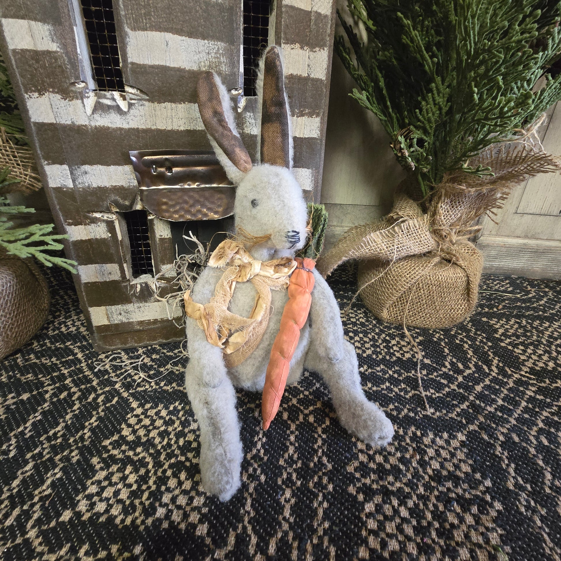 Primitive Cream Bunny Holding Carrot