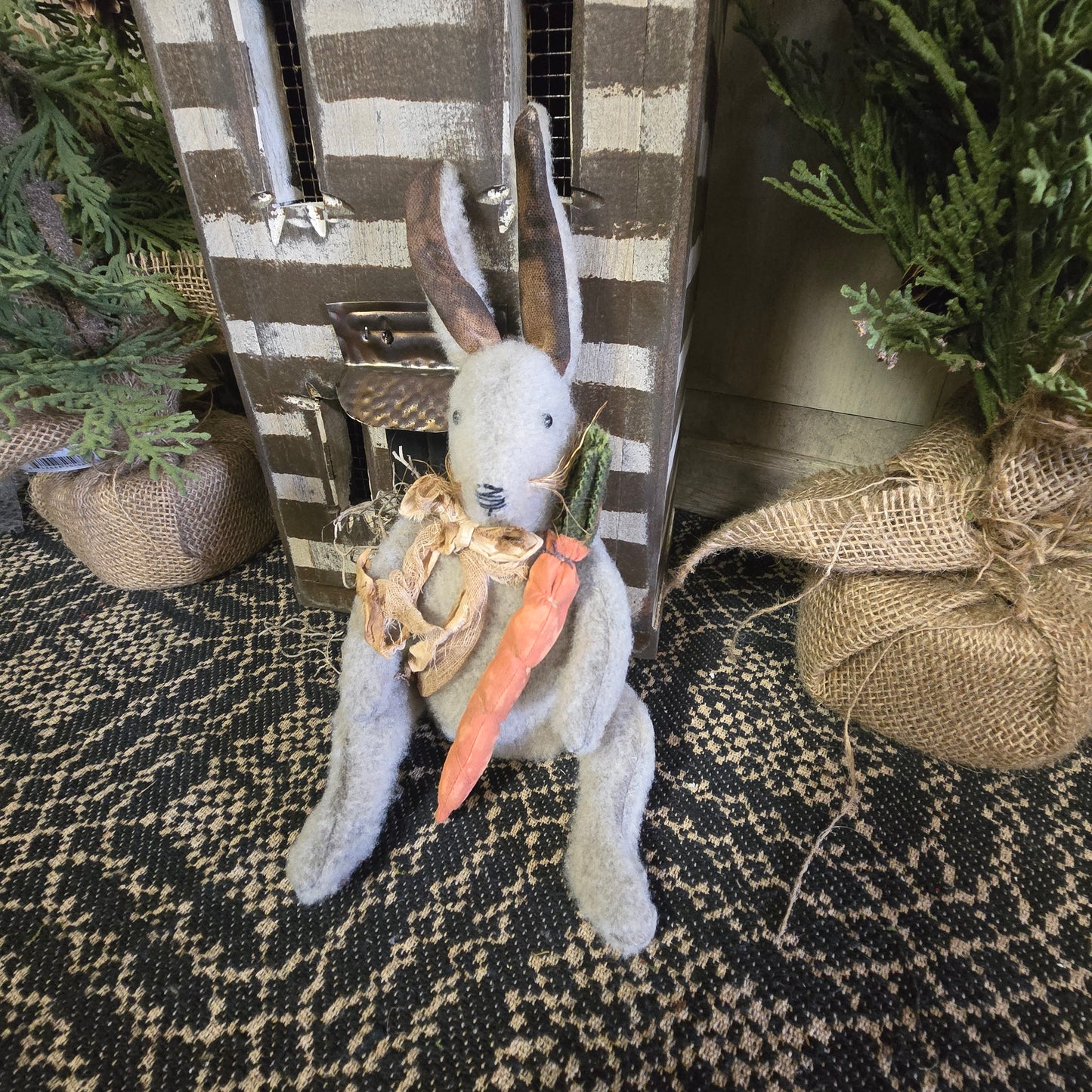 Primitive Cream Bunny Holding Carrot