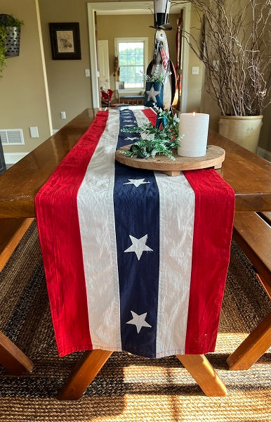 VINTAGE FLAG SHORT TABLE RUNNER