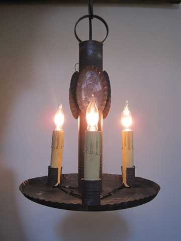 Tin candle pan light with 3 electric sleeves and flame tip bulbs