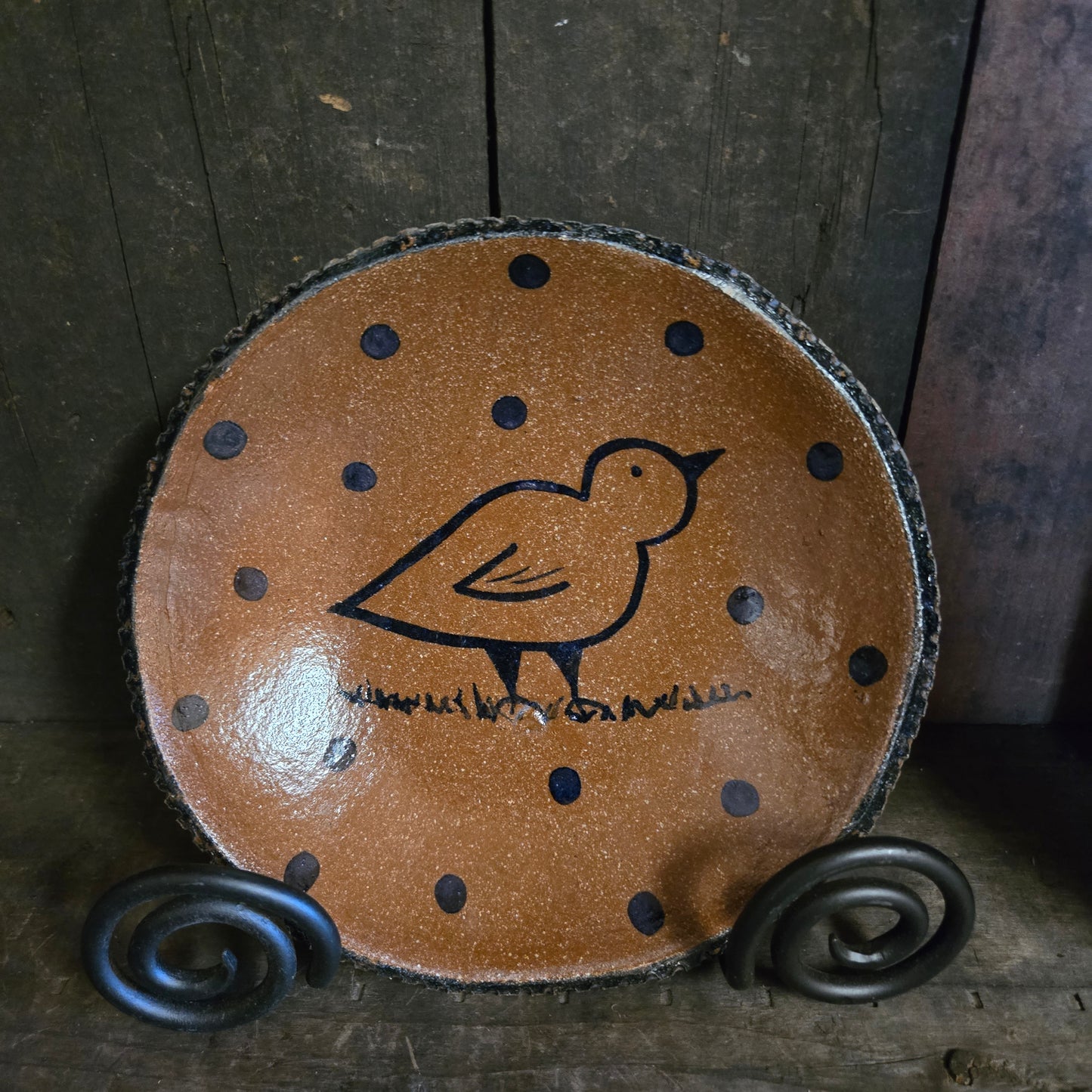 Round stoneware plate with chick motif