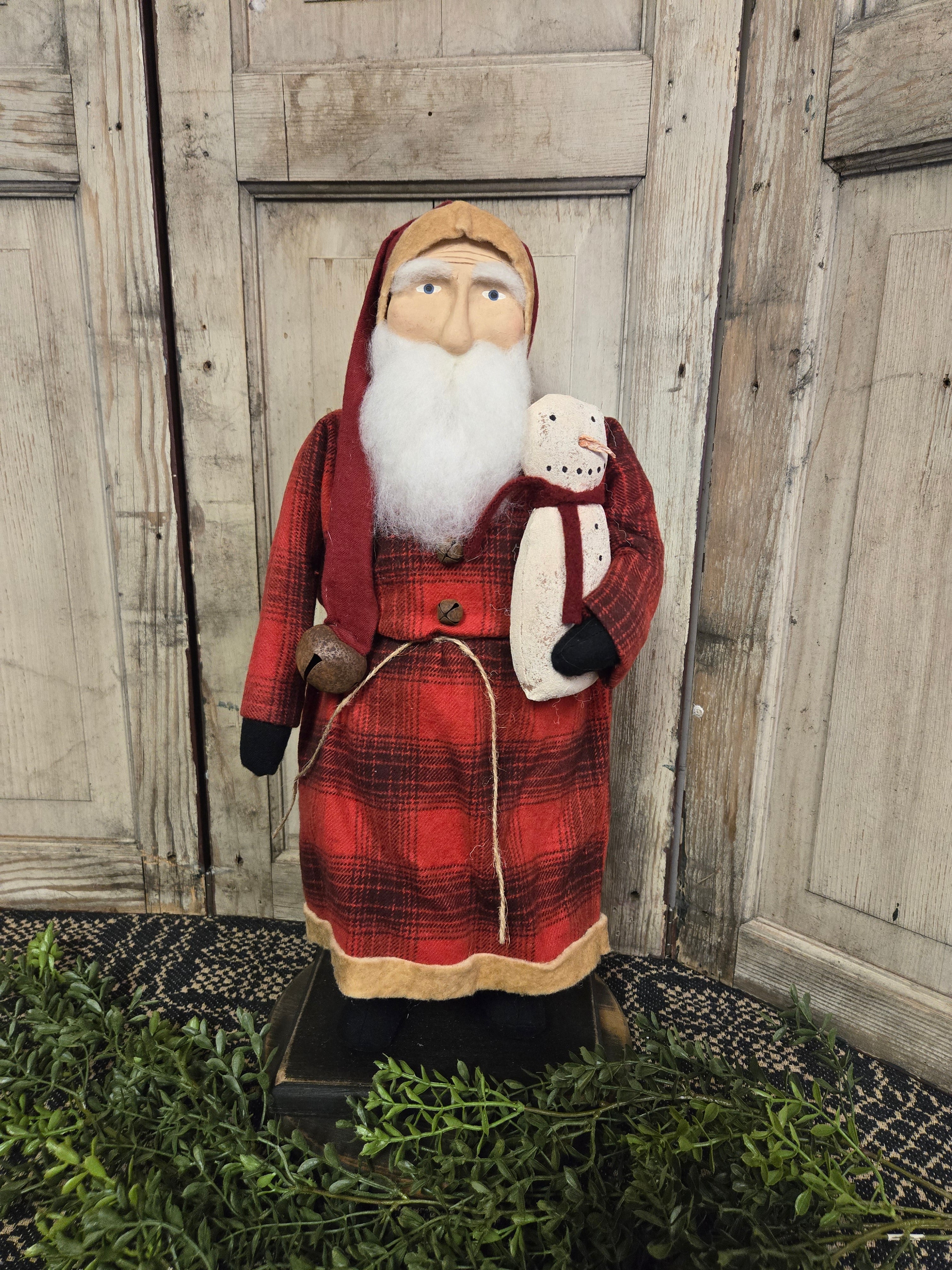 Medium Primitive Santa with Red Plaid Coat Holding Snowman – The Tin Bin