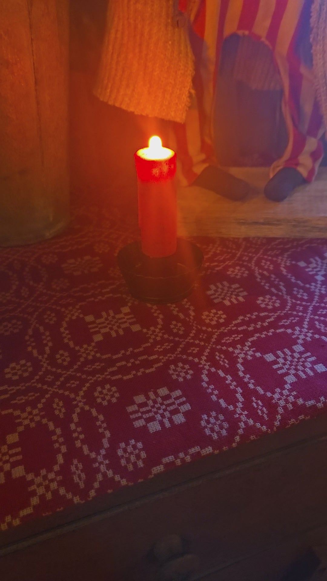 Video of battery operated candle.
