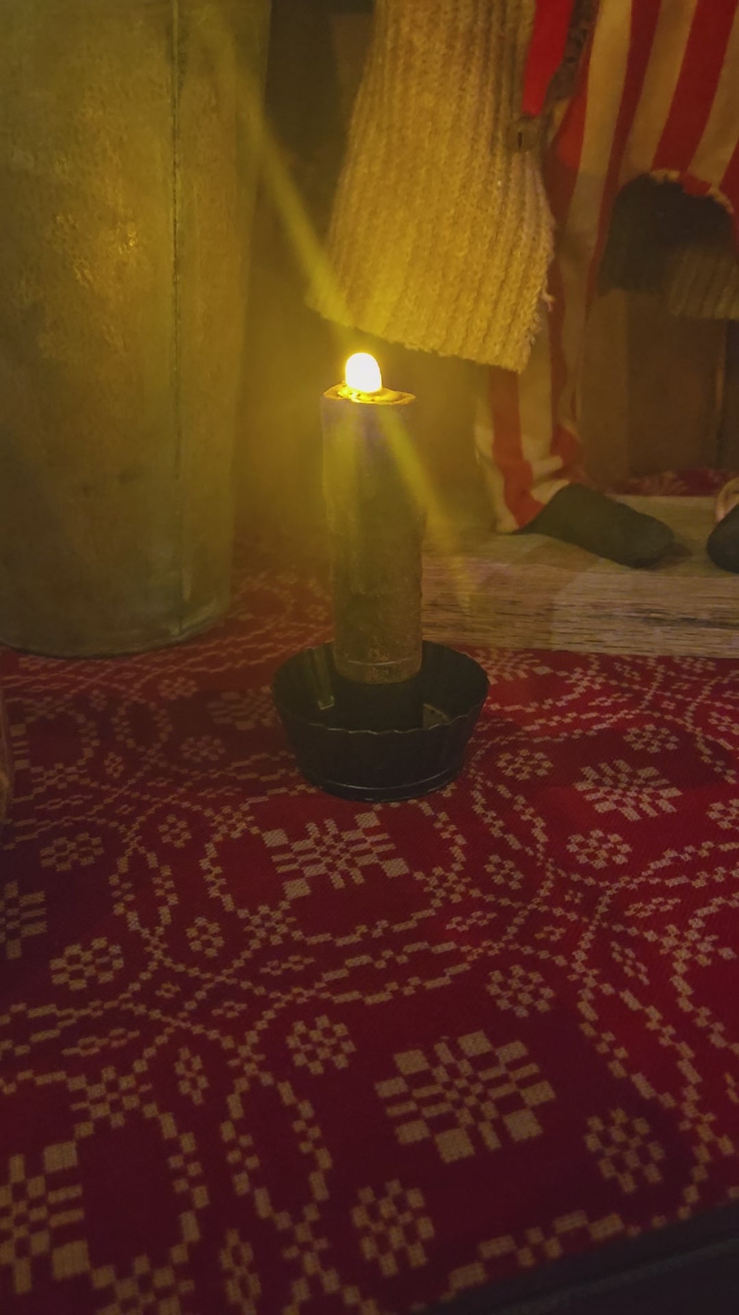 Video of battery operated candle.