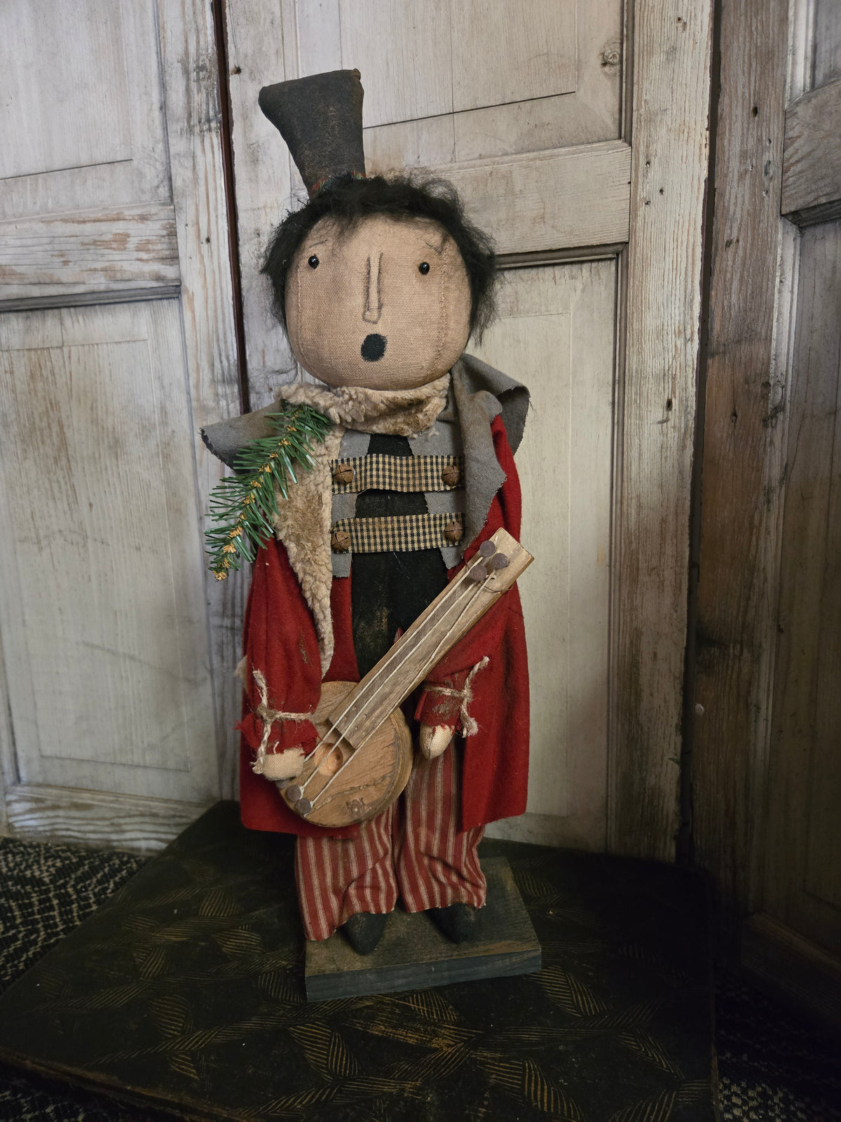 Primitive Caroler