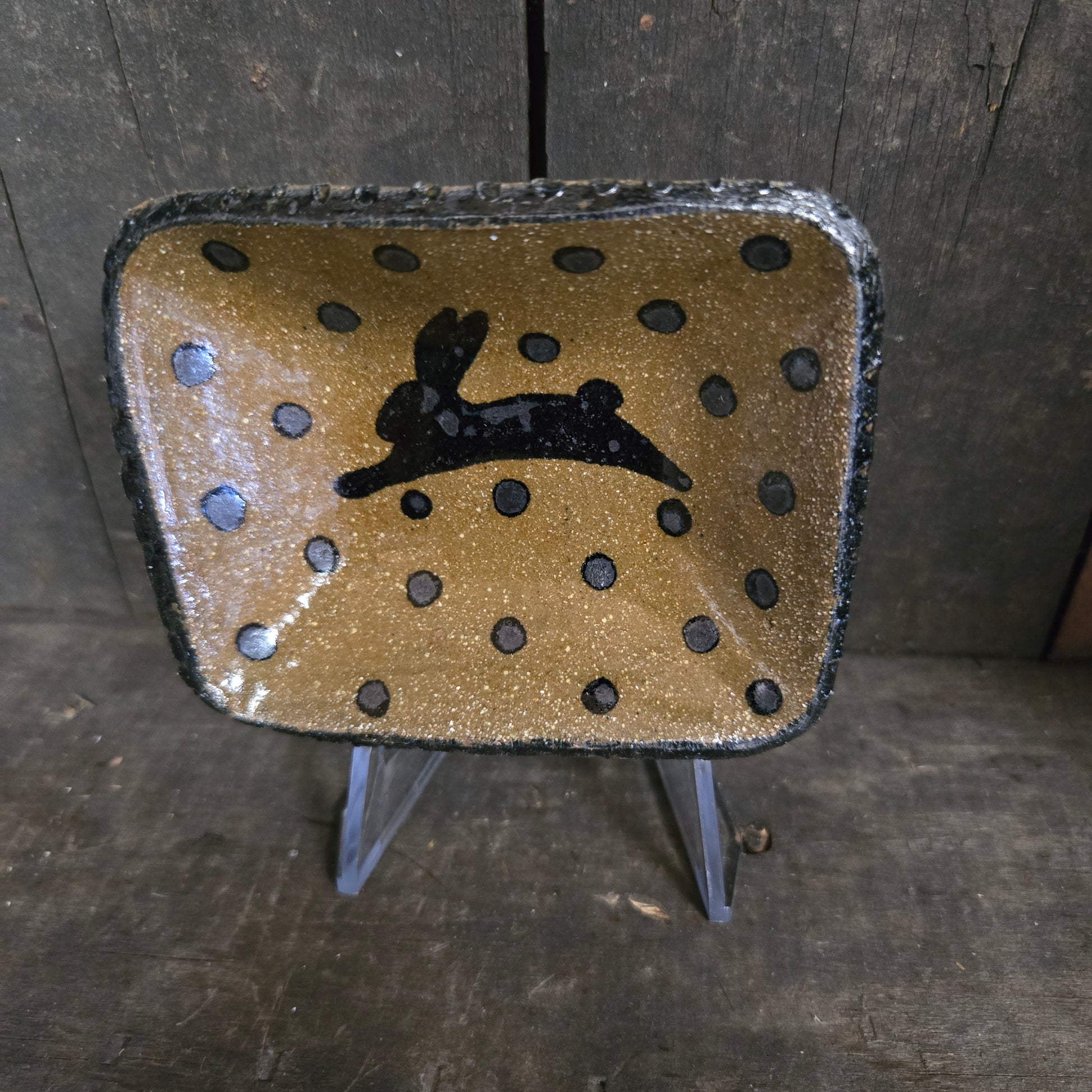 Ceramic plate with bunny and dots