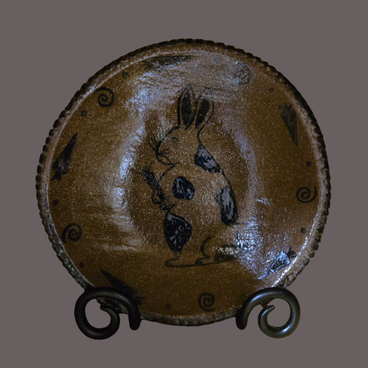Round stoneware plate with a rabbit surrounded by a border of carrots